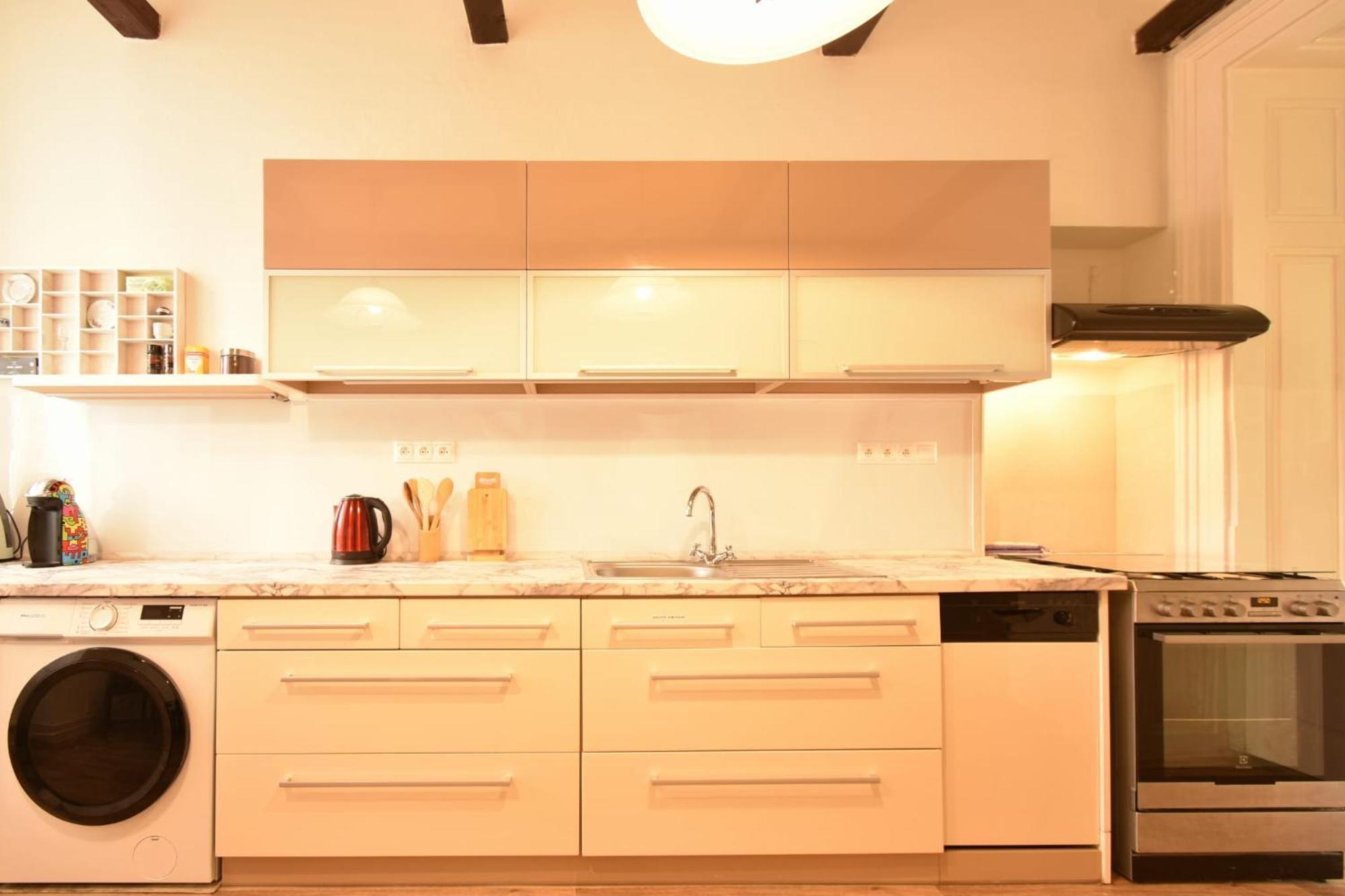Promenade Apartment *